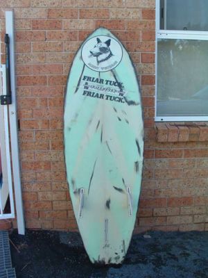 albert whiteman
this board is in near mint condtion, and survived many a campain in Indo.
the last time it was ridden was g-land 95, and i thought it was great till a fin box got damaged, and had to ride a modern board for the rest of the stay .
RIP ALBERT
