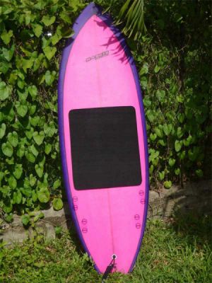New One
My new one 5'10*22'5, shaped by Marc Biel, with Chine rails ! 5fins set up.
